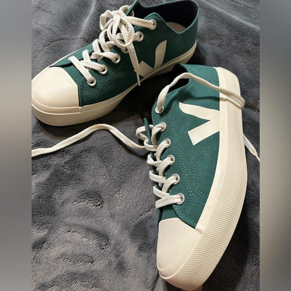 VEJA
Men's Wata II Low Lace Up Sneakers